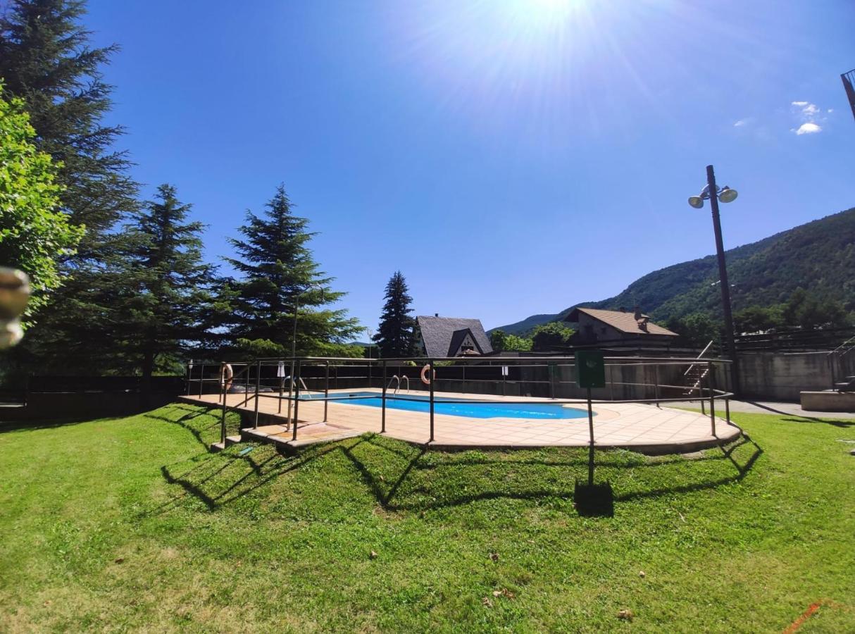 Apartamento Montes de Villanua Bagian luar foto