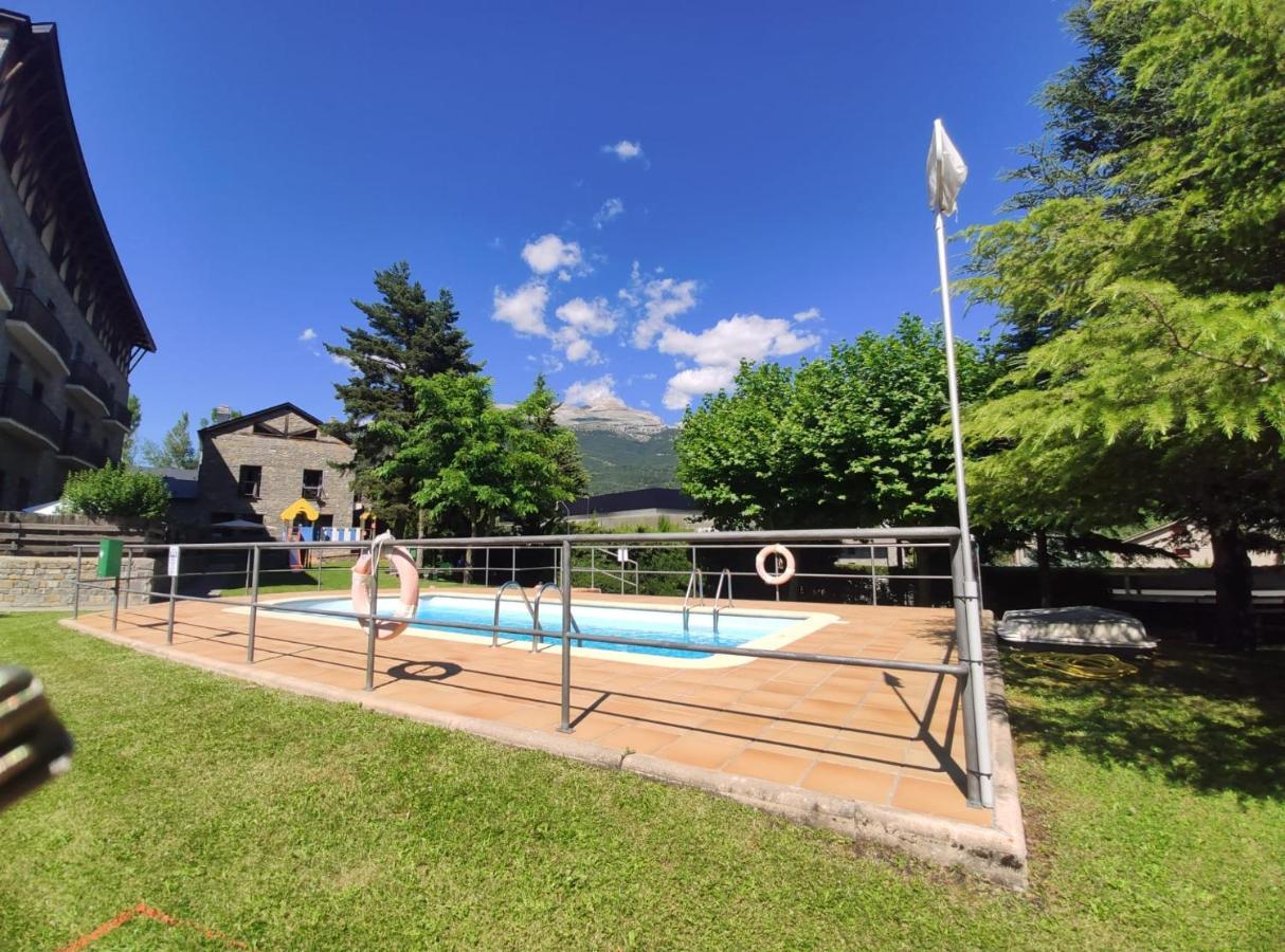 Apartamento Montes de Villanua Bagian luar foto